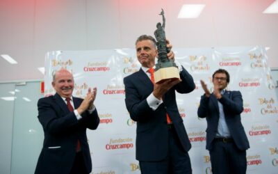 Rafael "Faly" Pastrana recibe el premio Baluarte del Carnaval 2016