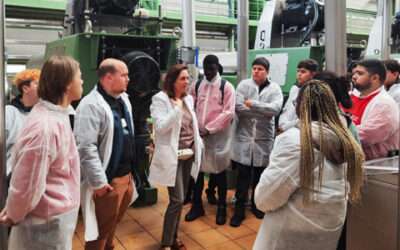 Deoleo forma a 120 futuros hosteleros de la Fundación Cruzcampo sobre la producción y los beneficios del aceite de oliva